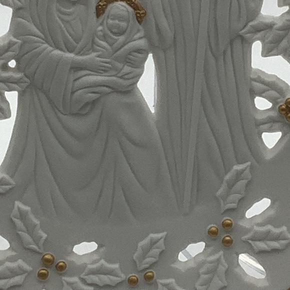 Vintage Lenox Bisque Porcelain Holy Family Christmas Plate - Picture 10 of 14